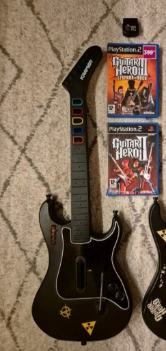 Zdjęcie oferty: Guitar Hero PS2 Gitara z odbiornikiem i 2 gry