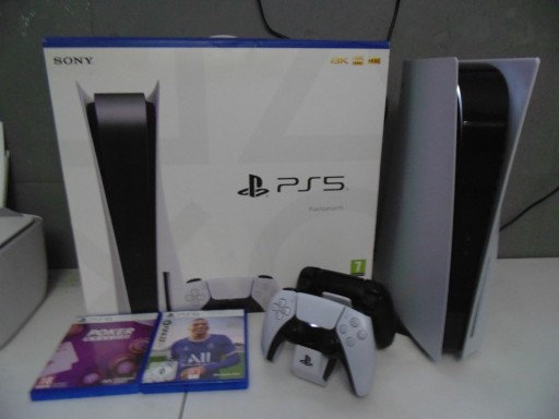 Zdjęcie oferty: konsola playstation 5 + 2 pady + gry + ladowarka