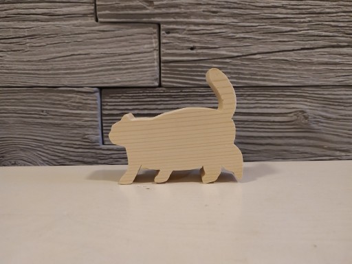 Zdjęcie oferty: Figurka z drewna ; Puszysty kot z drewna 