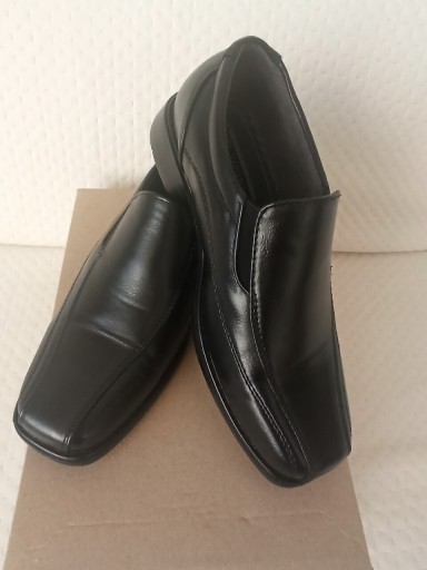 Zdjęcie oferty: Buty eleganckie Półbuty chłopięce wsuwane rm. 34