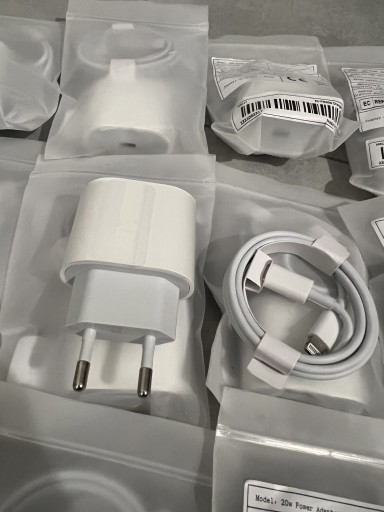 Zdjęcie oferty: Ładowarka IPhone kostka 20w + kabel