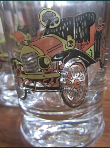 Zdjęcie oferty: Komplet szklanek z nadrukiem samochodów PRL