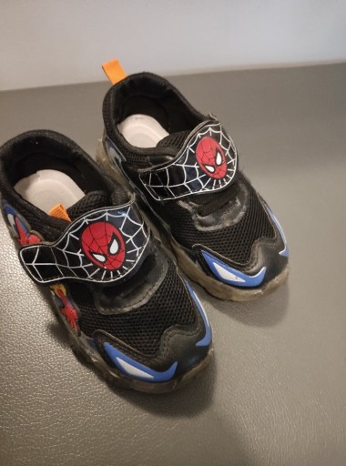 Zdjęcie oferty: Sprzedam buty/ adidasy SpiderMan rozmiar 27, zapin