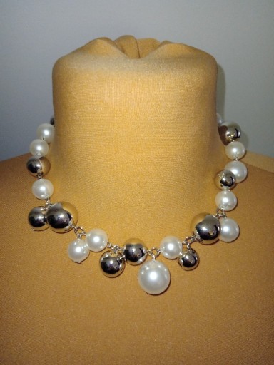 Zdjęcie oferty: Kolia naszyjnik perłowe i srebrne kulki