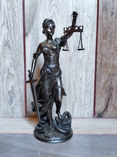 Zdjęcie oferty: Figurka Temida – Bogini Sprawiedliwości, wysokość ok. 45 cm