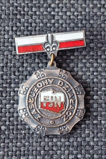 Zdjęcie oferty: MEDAL ODZNAKA ZASŁUŻONY DZIAŁACZ FJN