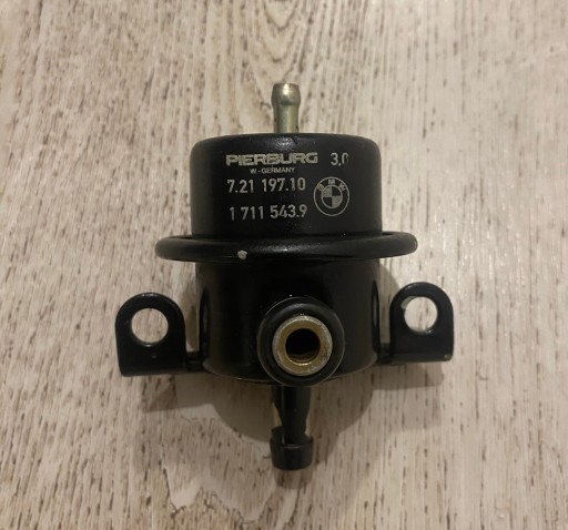 Zdjęcie oferty: Regulator ciśnienia paliwa BMW E30 E32 17115439