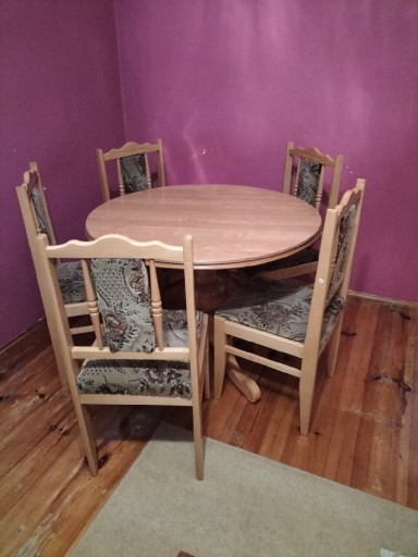 Zdjęcie oferty: Stół+ krzesła używany 