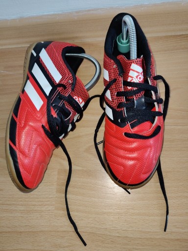 Zdjęcie oferty: Buty sportowe piłkarskie Adidas Neoride r35halówki