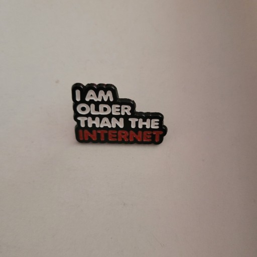 Zdjęcie oferty: pin metalowy przypinka dla ludzi urodzonych w Polsce przed 1987r. 