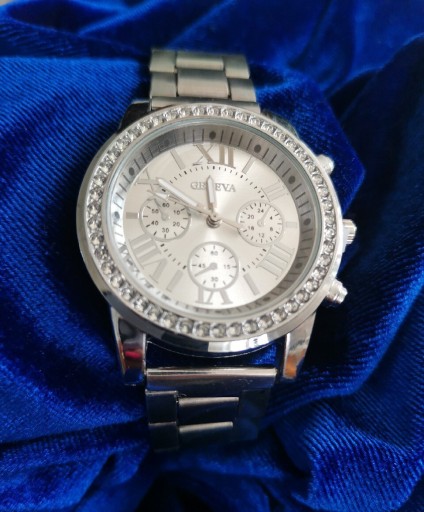 Zdjęcie oferty: Kwarcowy zegarek z kryształkami gorskimi