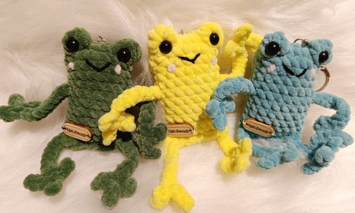 Zdjęcie oferty: Żabka leggy frog na szydełku amigurumi zawieszka 