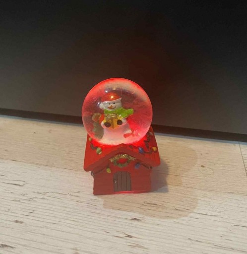 Zdjęcie oferty: Świąteczna kula bałwanem świecąca akcesoria świąteczne kula śnieżna