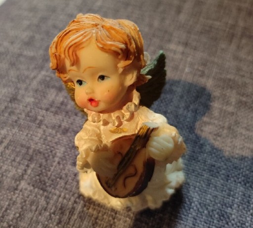 Zdjęcie oferty: Figurka aniołka z mandoliną 