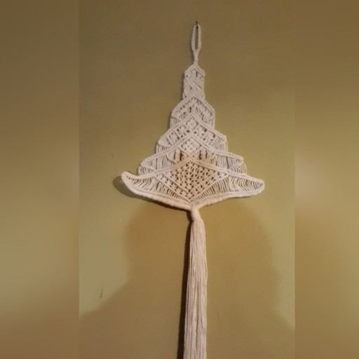 Zdjęcie oferty: Choinka 65cm 29/65 techniką makramy Handmade