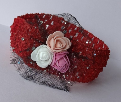 Zdjęcie oferty: Ażurowa opaska miękka na jesień delikatna z różyczkami piankowymi handmade
