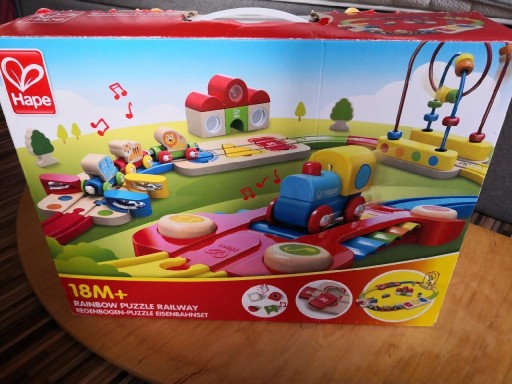 Zdjęcie oferty: Hape Rainbow Puzzle Railway kolejka tęczowe puzzle