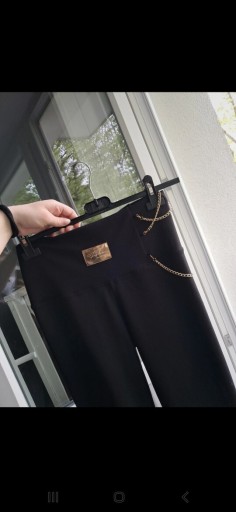 Zdjęcie oferty: Czarne legginsy ze złotymi łańcuszkami 