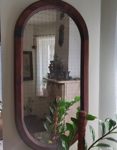 Zdjęcie oferty: Owalne lustro w drewnianej ramie z lat 70-tych 