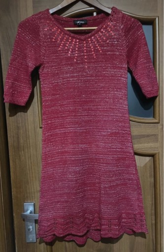 Zdjęcie oferty: Śliczna czerwona sukienka Świąteczna cekiny r.152