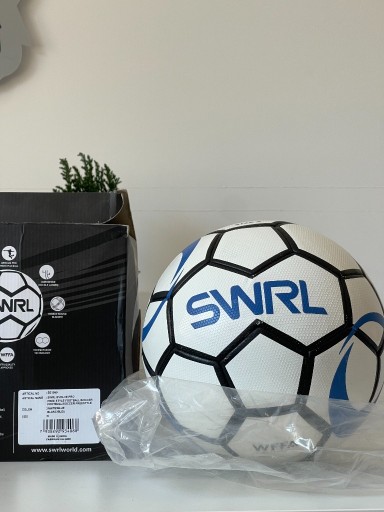 Zdjęcie oferty: Piłka Swrl Official Matchball