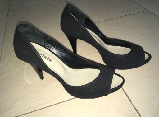 Zdjęcie oferty: Skórzane szpilki, czarne sandały na obcasie
