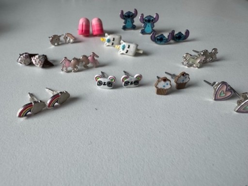 Zdjęcie oferty: 14 par dziecięcych kolczyków - clair's stich jednorożce tęcza lody