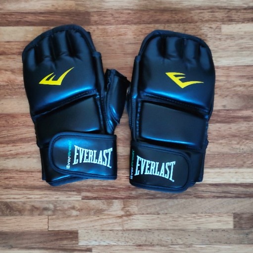 Zdjęcie oferty: RĘKAWICE GRAPPLINGOWE EVERLAST MMA R.S/M