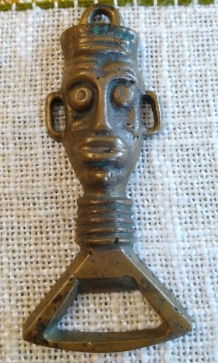 Zdjęcie oferty: Stary otwieracz do piwa duży mosiądz 10 cm