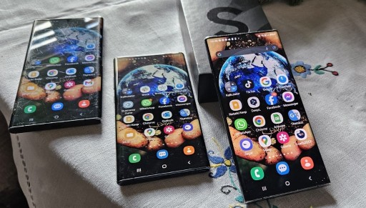 Zdjęcie oferty: 3x Samsung; S22 Ultra,Note 20 Ultra 5G i Note 10 +