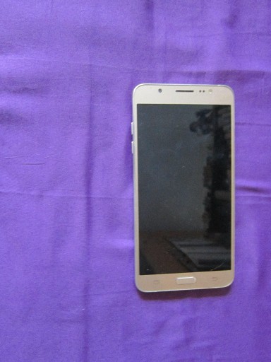 Zdjęcie oferty: Samsung Galaxy J7 uszkodzony