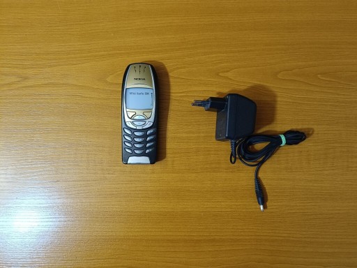 Zdjęcie oferty: Telefon komórkowy Nokia 6310i + ładowarka 