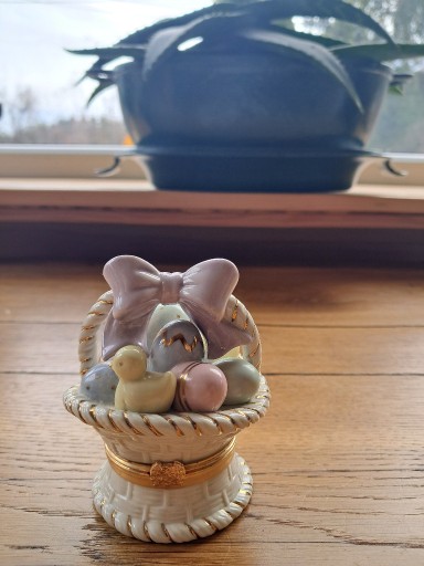 Zdjęcie oferty: Wielkanocna szkatułka z jajeczkami