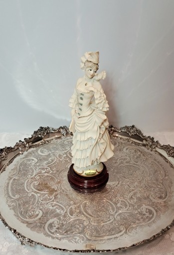 Zdjęcie oferty: Figurka z alabastru od Giuseppe Armaniego