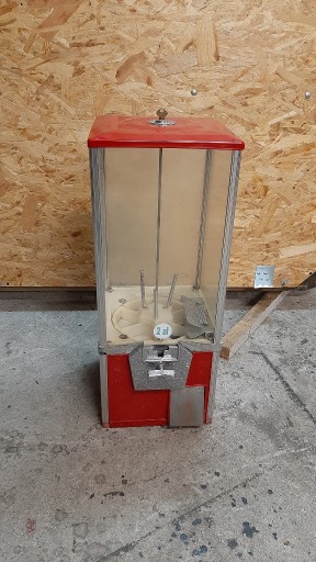 Zdjęcie oferty: KULKOMAT-AUTOMAT SPRZEDAJĄCY NAGRODY,PIŁECZKI