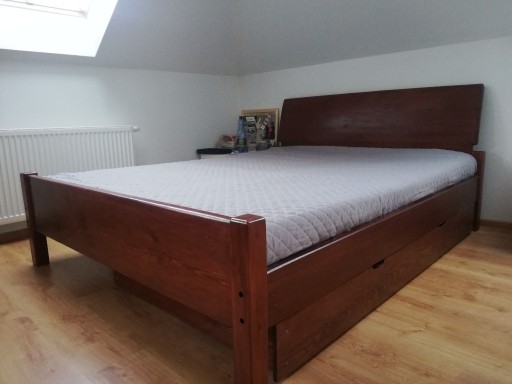 Zdjęcie oferty: Łóżko 160 x 200 lite drewno w bardzo dobrym stanie