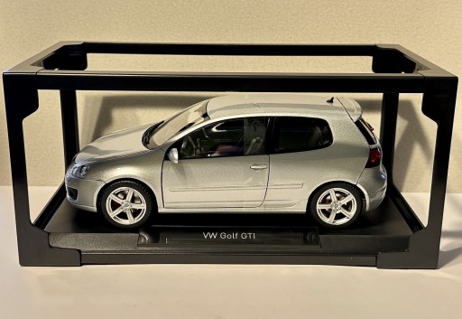 Zdjęcie oferty: Volkswagen VW Golf V GTI 1:18 Norev; NOWY