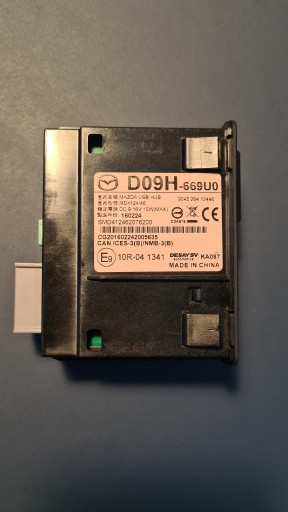 Zdjęcie oferty: Gniazdo USB AUX Czytnik kart, MAZDA D09H-669U0