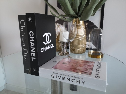 Zdjęcie oferty: Pudełko - fałszywa książka - Chanel Dior Givenchy