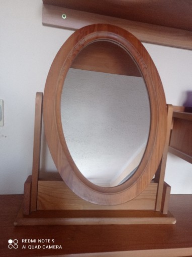 Zdjęcie oferty: lustro owalne stojące w drewnianej ramie 