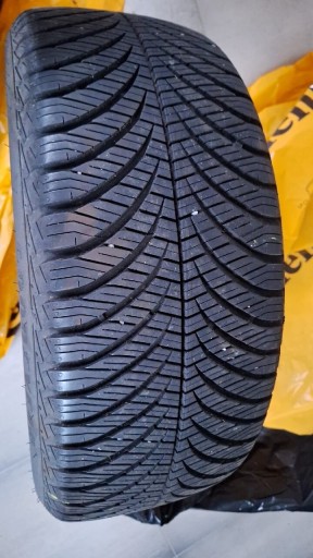 Zdjęcie oferty: 2 opony całoroczne Goodyear 235/45 R 18 98Y