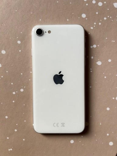 Zdjęcie oferty: iPhone biały SE 2020 w bardzo dobrym stanie