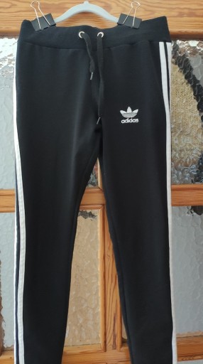 Zdjęcie oferty: Damskie spodnie dresowe Adidas czarne S-M