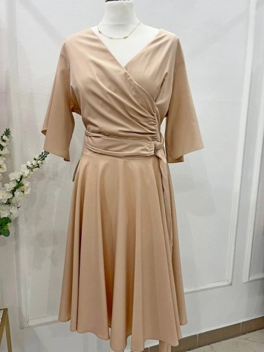 Zdjęcie oferty: Beżowa sukienka elegancka midi PLUS SIZE 48 4XL