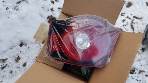 Zdjęcie oferty: NOWA LAMPA TYŁ PRAWA VW JETTA USA 1K5945096J/L