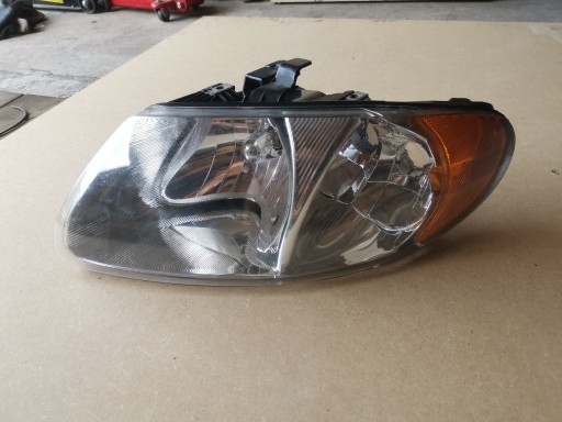 Zdjęcie oferty: Lampa prawy przód chrysler Voyager IV