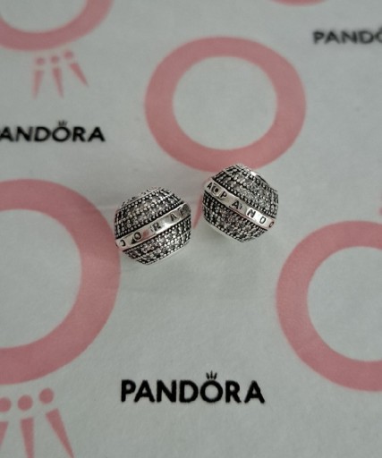 Zdjęcie oferty: Pandora charms z logo i cyrkoniami 