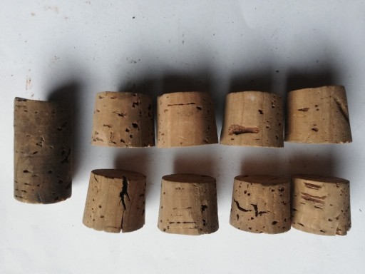 Zdjęcie oferty: Stare przedwojenne korki do butelek