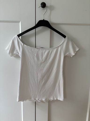 Zdjęcie oferty: Biała prążkowana bluzka z krótkim rękawem hiszpanka stradivarius