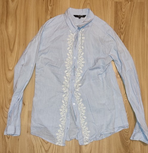 Zdjęcie oferty: Jasnoniebieska koszula z białym haftem. Rozmiar M